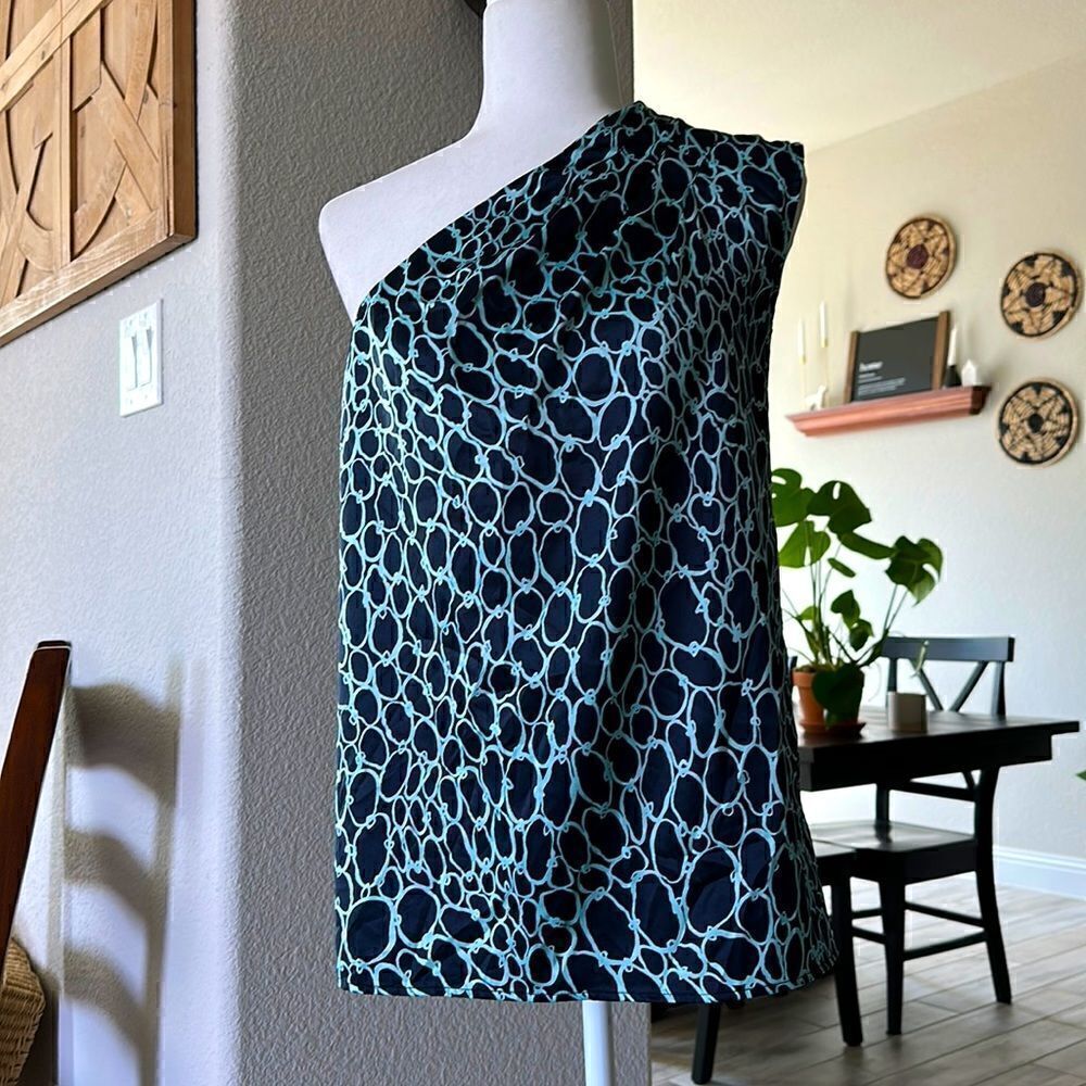 The Limited One Shoulder Navy Blue Sleeveless Top M NWT Circles Lightweight